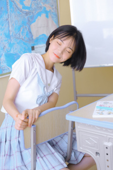 玉女桃花轻蜜粉定妆
